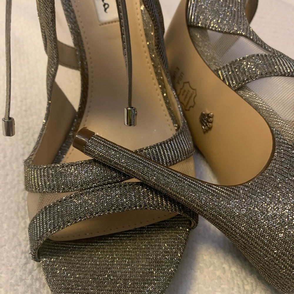 Nina 4 in heels gold and silver size 9